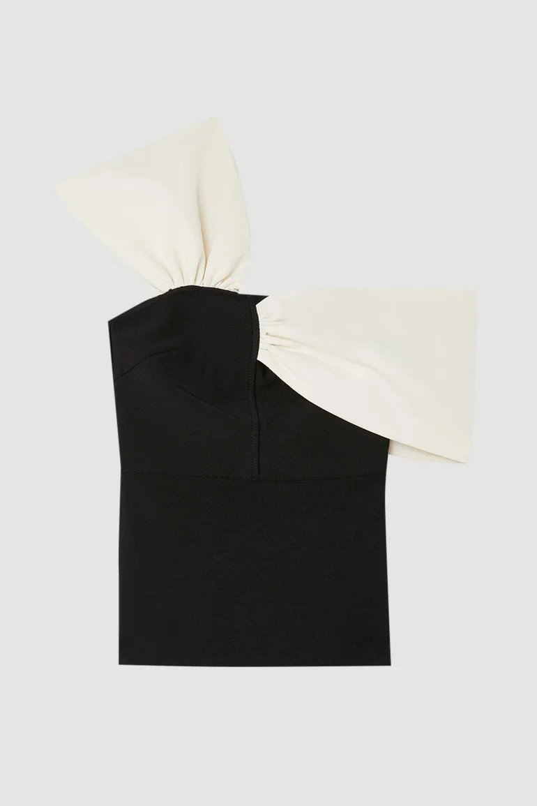 بلوزة بنمط شرائح بسيور غير متناظرة - 3