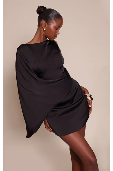 فستان قصير بتفصيلة كاب - أسود