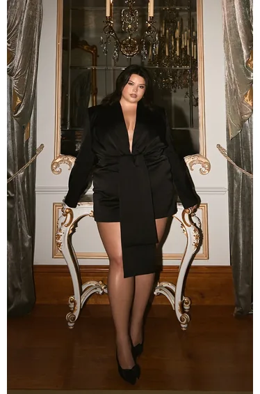 فستان بريتي ليتل ثينق بليزر ستان أسود قصير بقصة مستقيمة