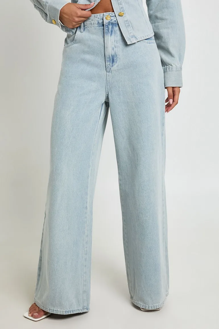 Gold Button Wide Leg Jean - bleach wash