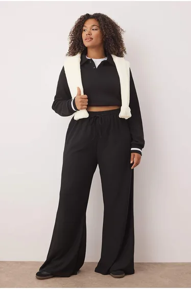 بنطلون محبوك بأرجل عريضة بخصر عالي لون أسود - للمقاسات الكبيرة