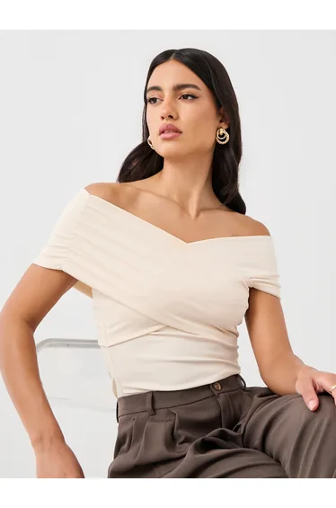 توب ستالي محبوك بأكمام قصيرة بلا أكتاف