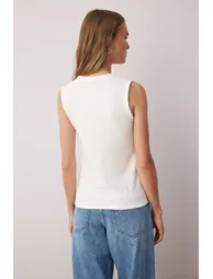 White Accessory Buttoned Crew Neck Regular Length Vest Knitted Blouse - 3