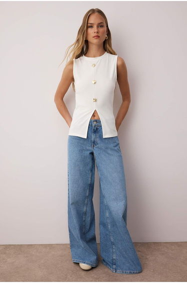 White Accessory Buttoned Crew Neck Regular Length Vest Knitted Blouse