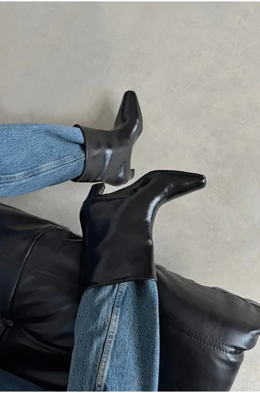 Viva Women's Crinkled Leather Boots