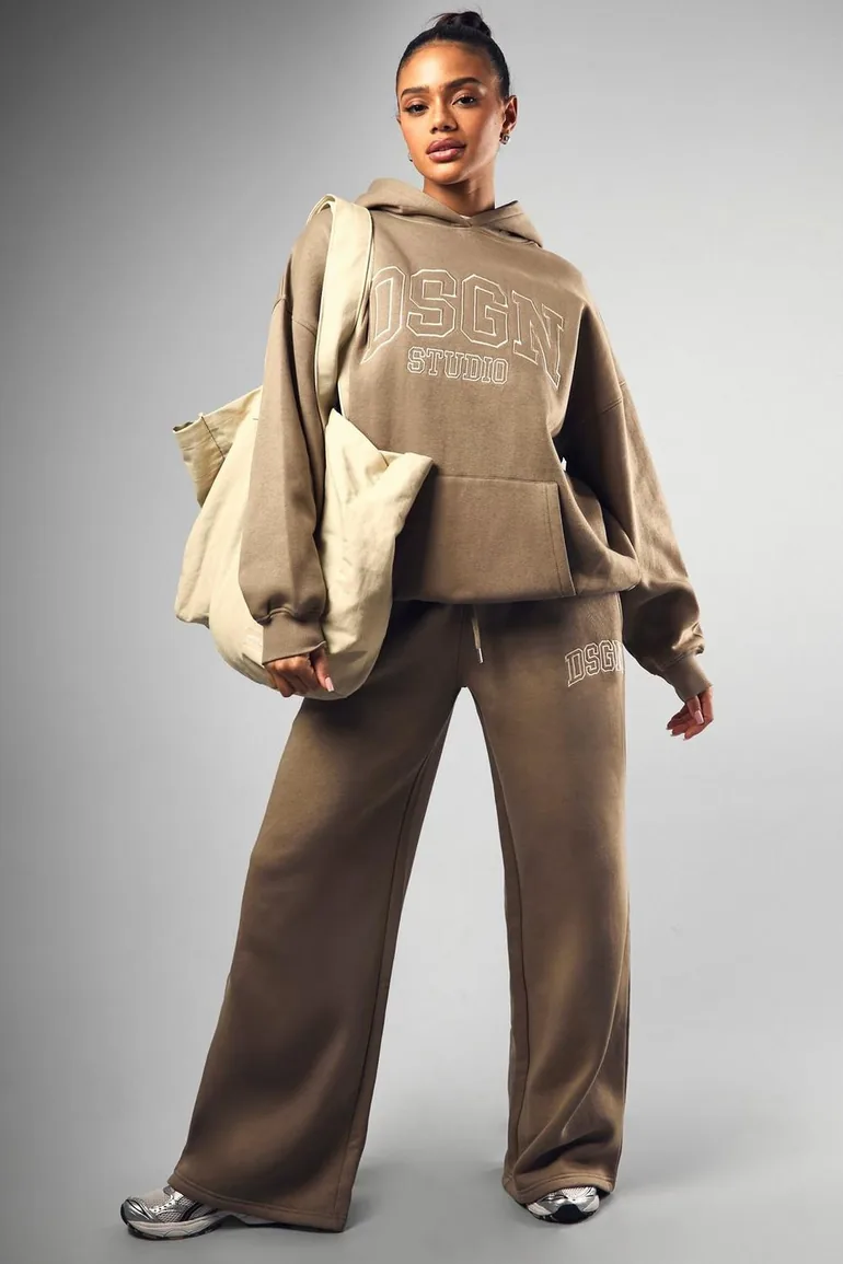 Dsgn Collegiate Embroidered Straight Leg Jogger