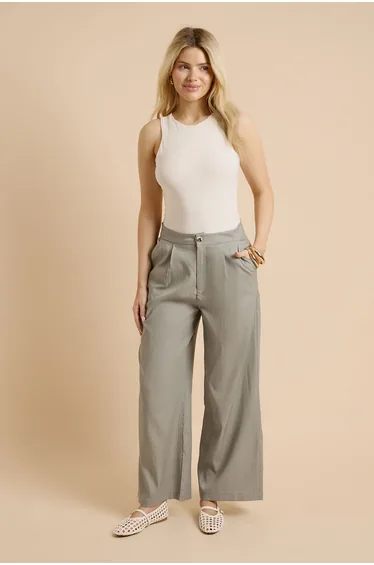 Pleat Front Wide Leg Trouser