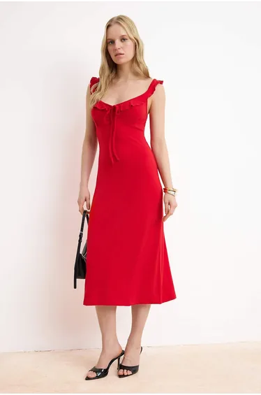 فستان ترينديول أحمر ميدي بقصة مستقيمة