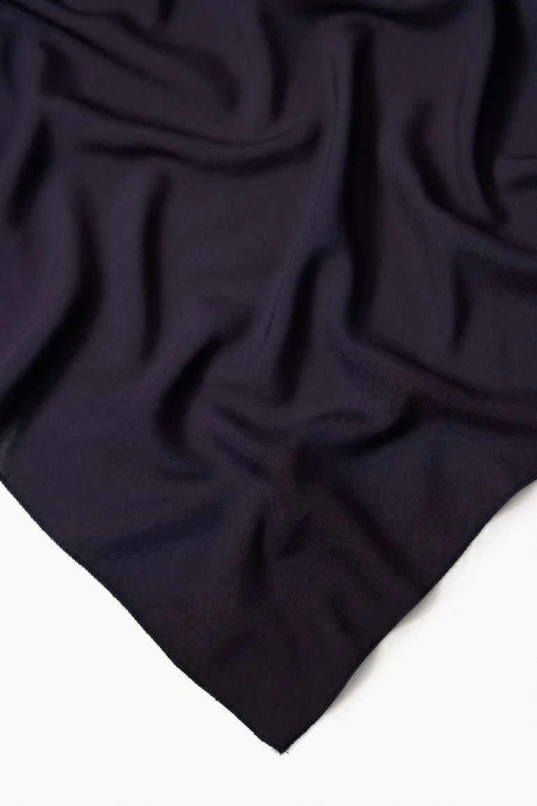 طرحة توشيه باللون الكحلي