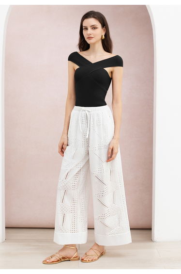 Crisscross Design Sleeveless Ribbed Knit Top in Black