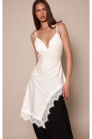 بلوزة بحمالات رفيعة بحواف دانتيل - أبيض