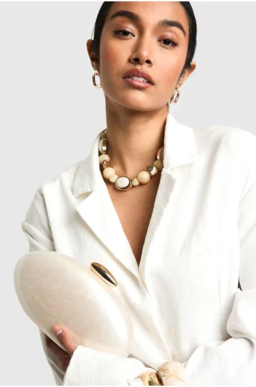 حقيبة كلتش بوهو باللون الأبيض  بزر للاغلاق