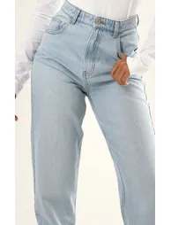 PRETTYLITTLETHING Tall Light Blue Wash High Rise Mom Jeans - 3