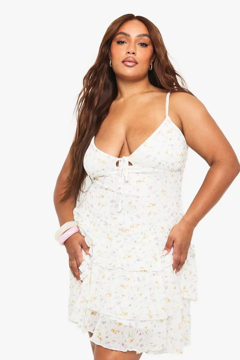 Plus disty mesh tiered skater dress - white Boohoo : Dresses : VogaCloset  Oman