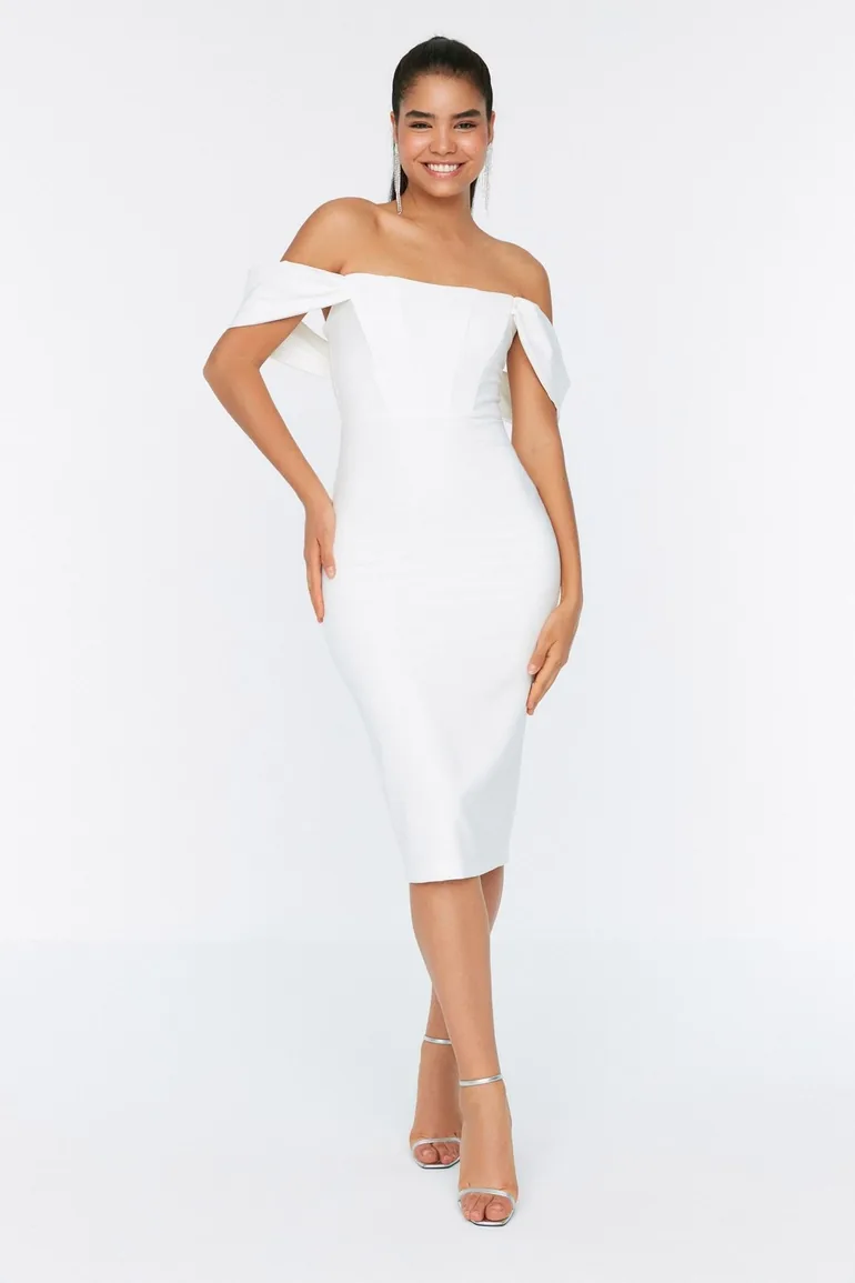 فستان زفاف ميدي ضيق بأكتاف مكشوفة - 1