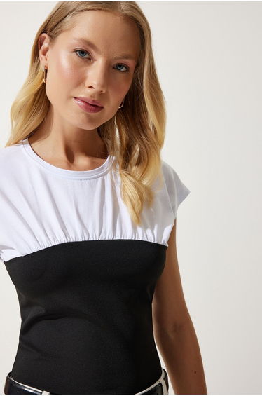 Women's Black And White Color Block Color Knitted T-Shirt