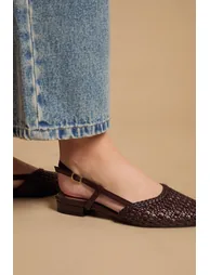 حذاء زحاف جلد صناعي بأبزيم خلفي - 2