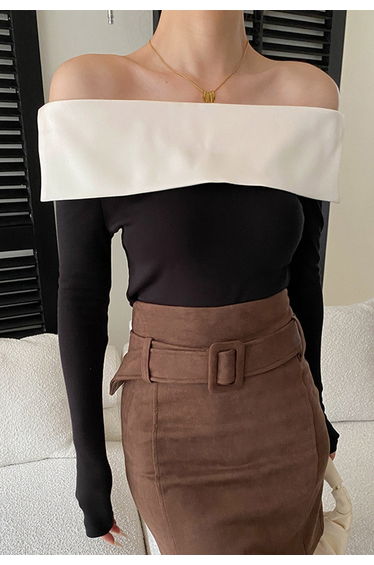 Contrast Flap Off-Shoulder Long Sleeve Top in Black for Coffee Meetups & Weekend Outings