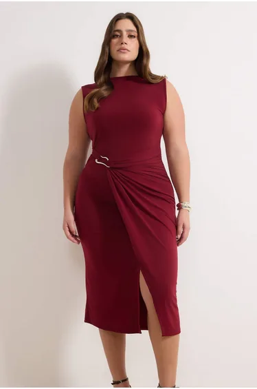 Burgundy bodycon midi dress with accessory detail, knitted plus size dress