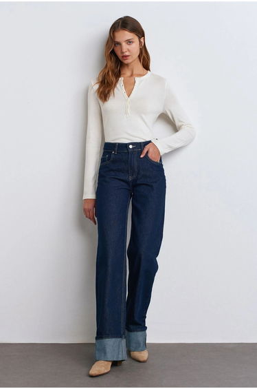 DILVIN Slim Fit V-Neck Button Blouse