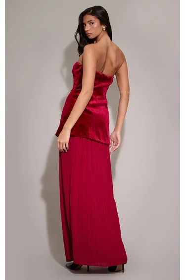 فستان بريتي ليتل ثينق أحمر ماكسي بقصة مستقيمة بلا أكتاف