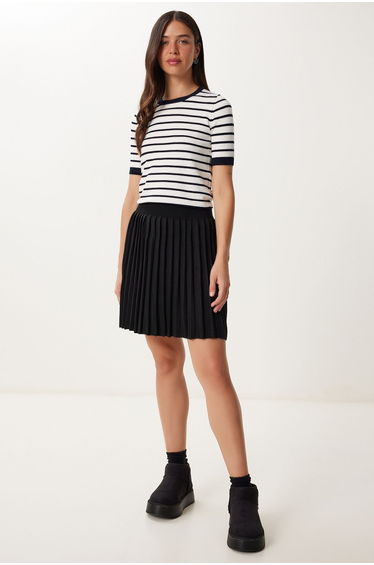 Women's Black Pleated Mini Knit Skirt