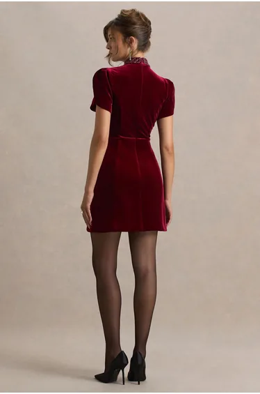 فستان قصير مخمل بياقة عالية مزين بأحجار - أحمر