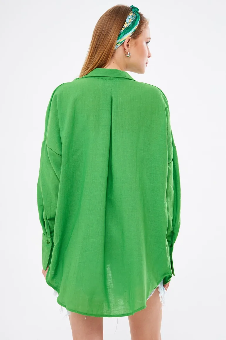 قميص بقماشة لنن أخضر بقصة واسعة - 2