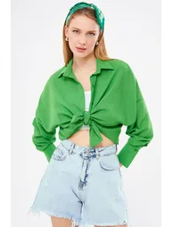 قميص بقماشة لنن أخضر بقصة واسعة - 3