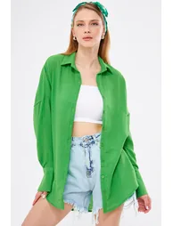 قميص بقماشة لنن أخضر بقصة واسعة - 1