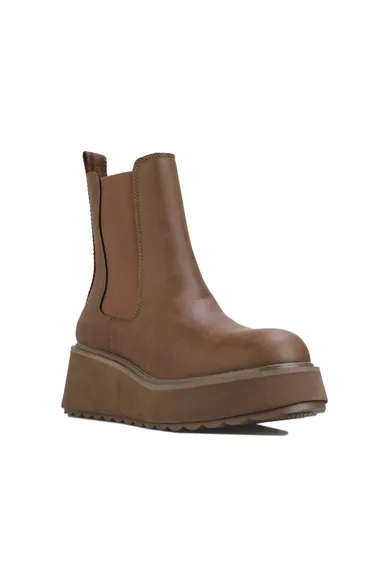 بوت تشيلسي بنعل بلاتفورم 