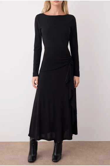 فستان ترينديول أسود بأكمام طويلة