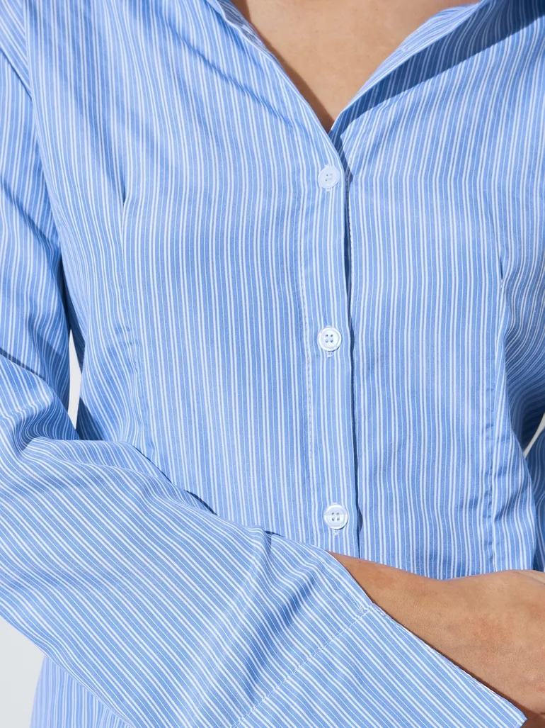 قميص أزرق بأكمام طويلة - 2
