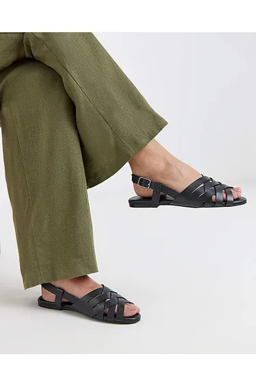 صندل سيمبلي بي باللون الأسود