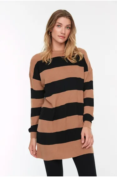 سويتر لون بني