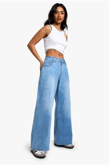 The Petite Boyfriend Jean - light wash