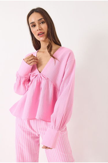 LUCCI Textured V-neck Crop Blouse with Bow Tie