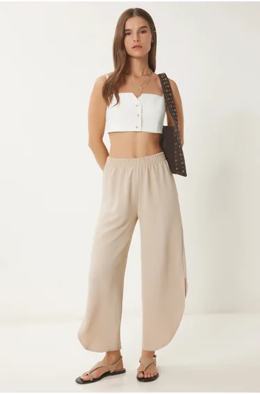 بنطلون بيج بقصة عريضة