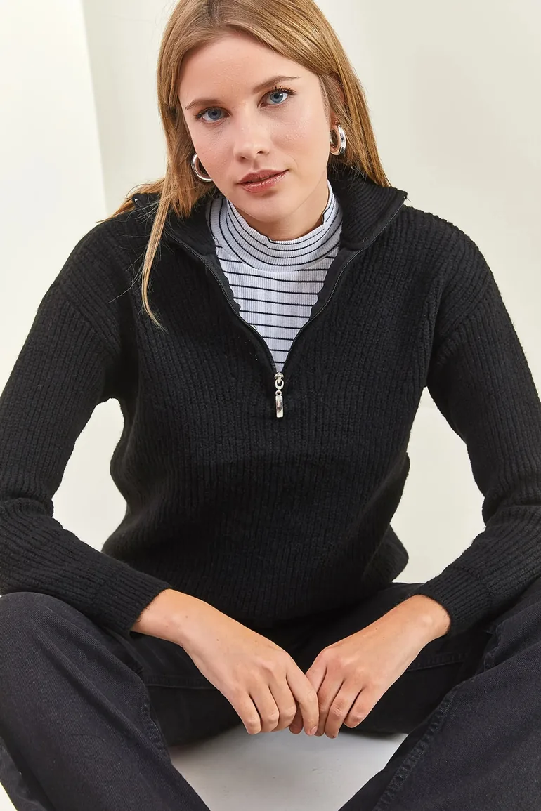 LUCCI Oversized Textured Knit Sweater with Zipper Collar