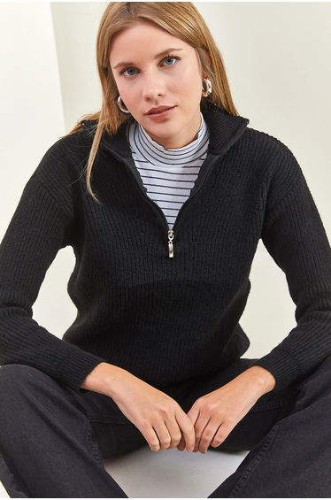 LUCCI Oversized Textured Knit Sweater with Zipper Collar