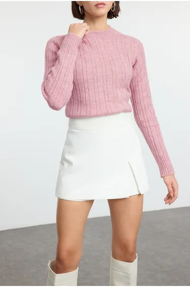 سويتر محبوك بياقة عالية لون برتقالي