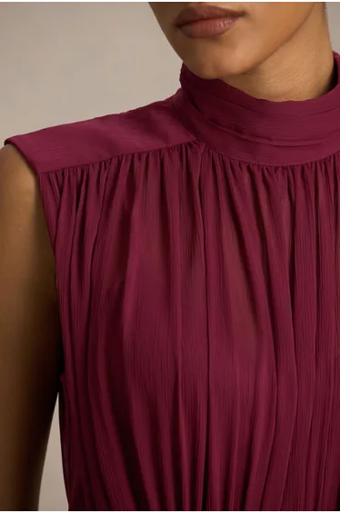 فستان ماكسي مزموم بياقة عالية - أحمر