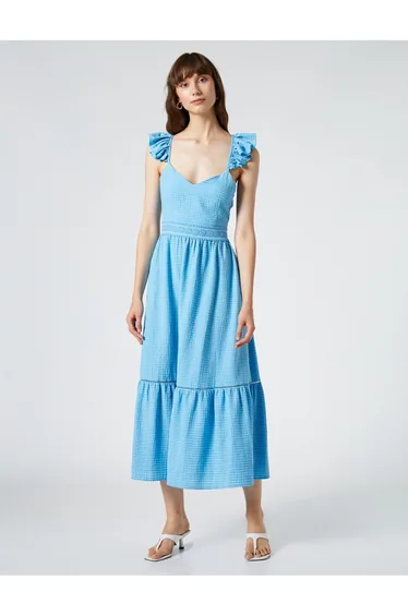 فستان بكشكش بحمالات رفيعة 