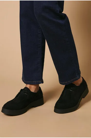 حذاء كاجوال برباط