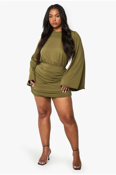 فستان قصير بثنيات بأكمام باتوينغ لون أخضر - للمقاسات الكبيرة