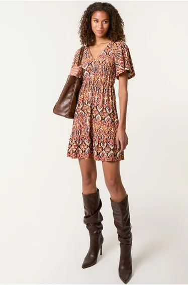 فستان قصير بخصر و ياقة إيلاستيك بأزرار