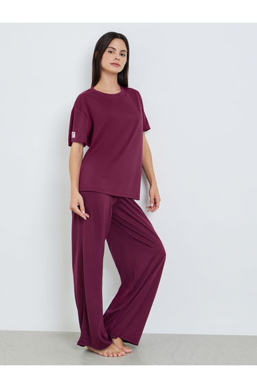Women Burgundy Knitted T-Shirt and Pyjama Set