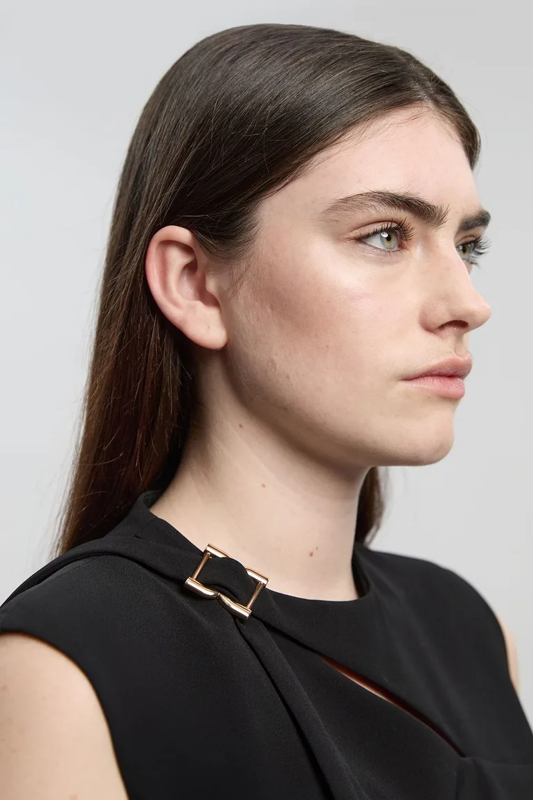 فستان بياقة بثنيات - 1