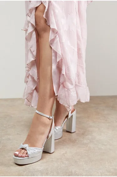 صندل اويسيس باللون الفضي