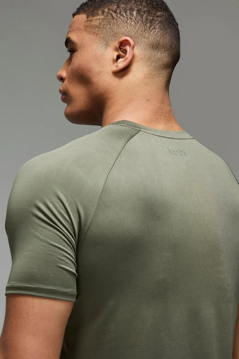 Man Active Lightweight Essentials Gym Regular Fit Raglan T-shirt - 2